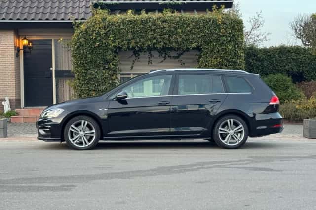 Volkswagen Golf (2020) thumbnail 3