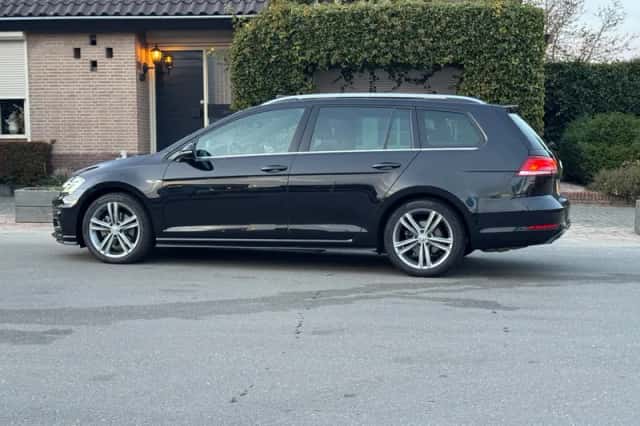 Volkswagen Golf (2020) thumbnail 4