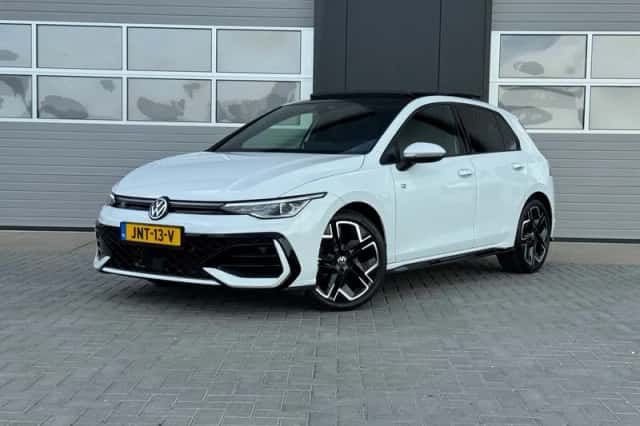 Volkswagen Golf (2024) thumbnail 1