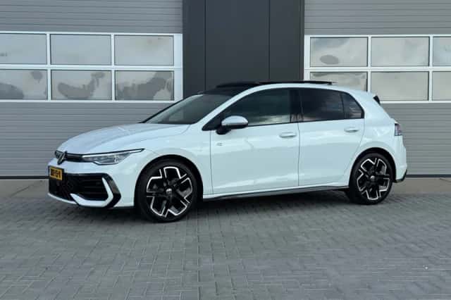 Volkswagen Golf (2024) thumbnail 2