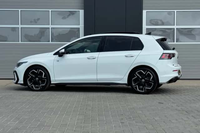 Volkswagen Golf (2024) thumbnail 4