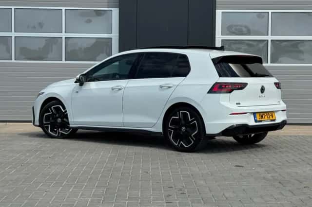 Volkswagen Golf (2024) thumbnail 5