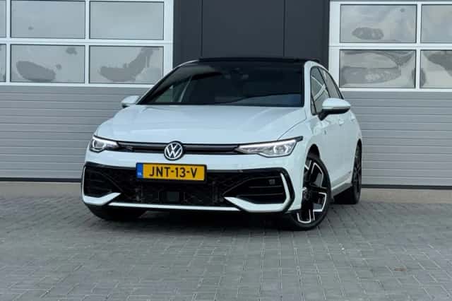 Volkswagen Golf (2024) thumbnail 6