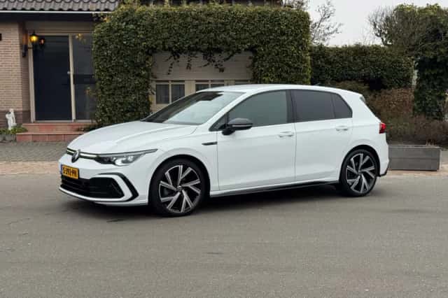 Volkswagen Golf (2022) thumbnail 1
