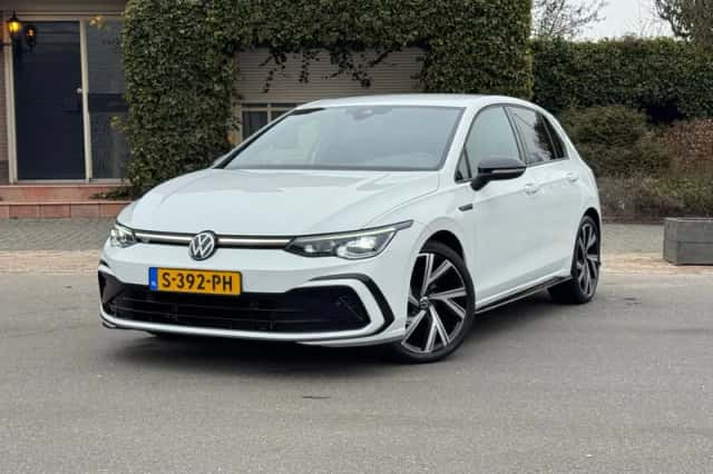 Volkswagen Golf (2022) thumbnail 2