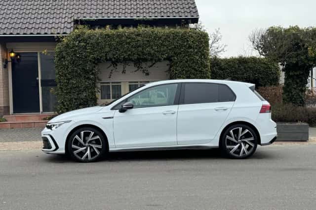 Volkswagen Golf (2022) thumbnail 3