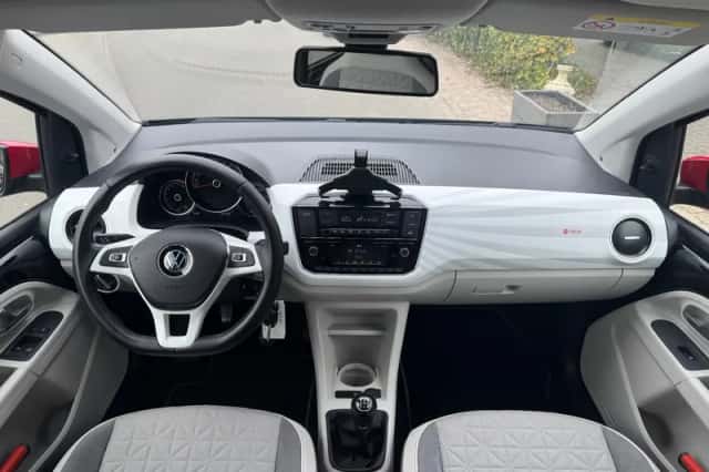 Volkswagen Up (2020) thumbnail 6