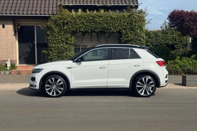 Volkswagen T-Roc (2019) thumbnail 3