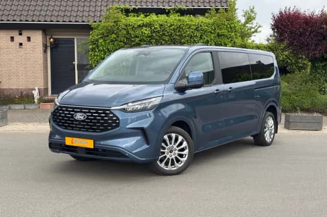 Ford Tourneo (2023) thumbnail 1