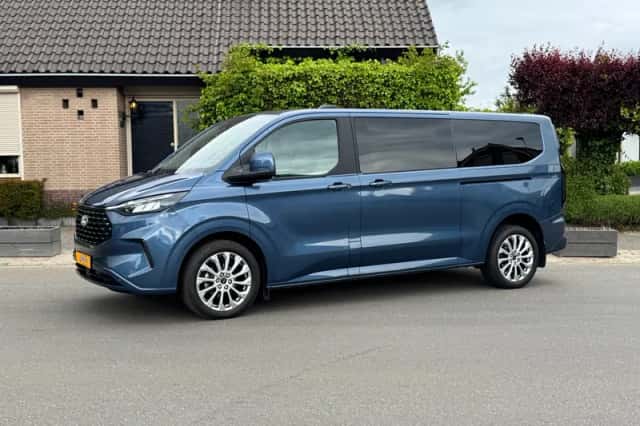 Ford Tourneo (2023) thumbnail 2