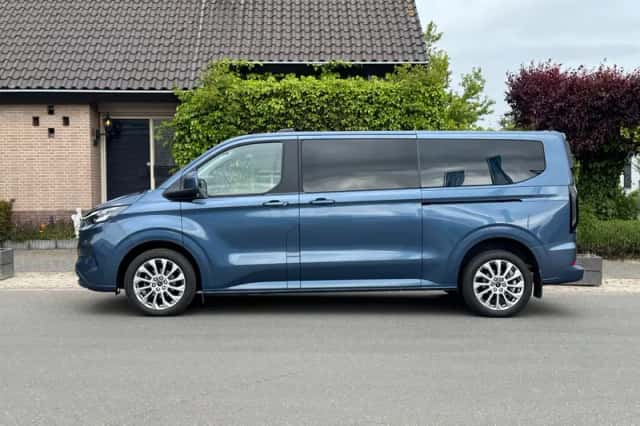 Ford Tourneo (2023) thumbnail 3