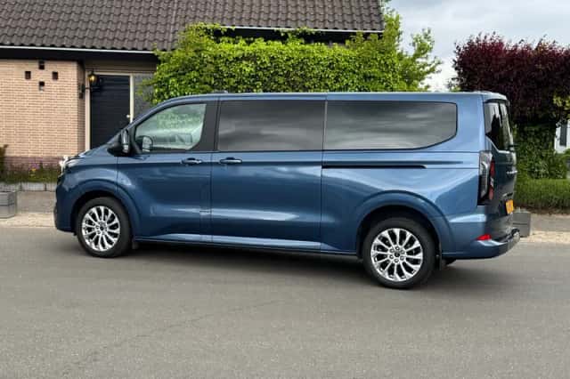 Ford Tourneo (2023) thumbnail 4