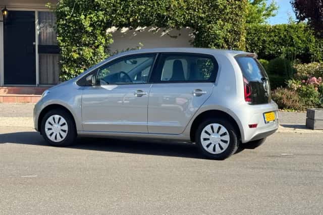 Volkswagen Up (2022) thumbnail 4