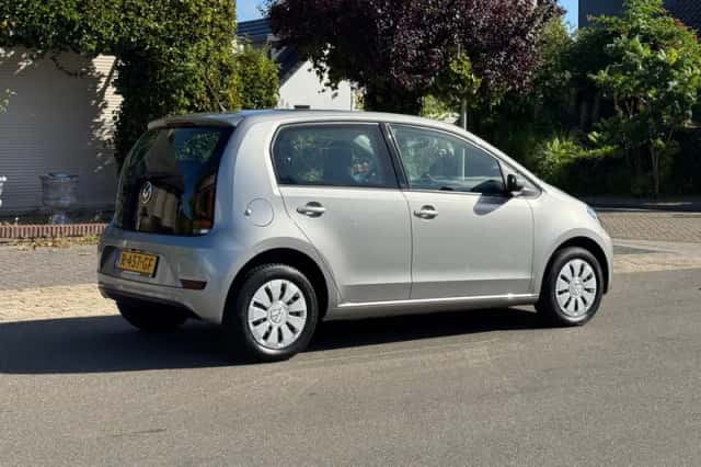 Volkswagen Up (2022) thumbnail 6