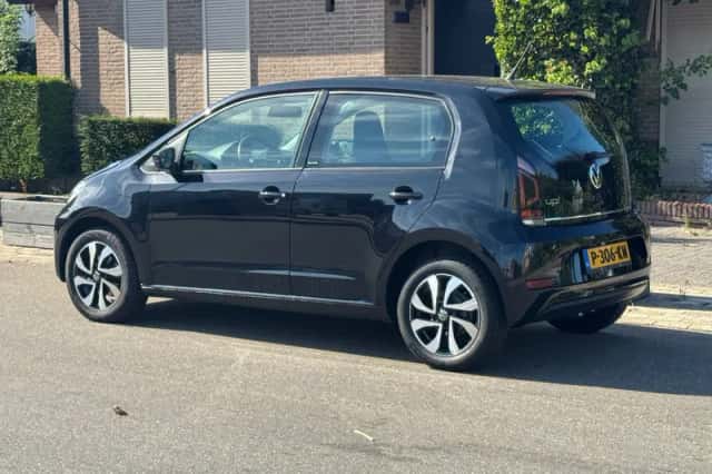 Volkswagen Up (2021) thumbnail 3