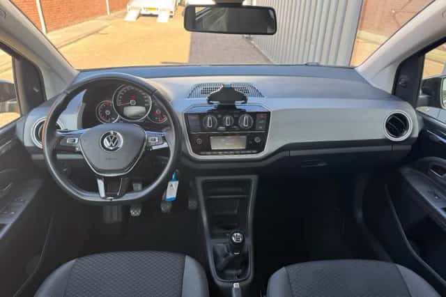 Volkswagen Up (2021) thumbnail 4