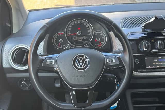 Volkswagen Up (2021) thumbnail 6