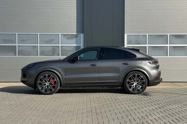 Porsche Cayenne (2024) thumbnail 3