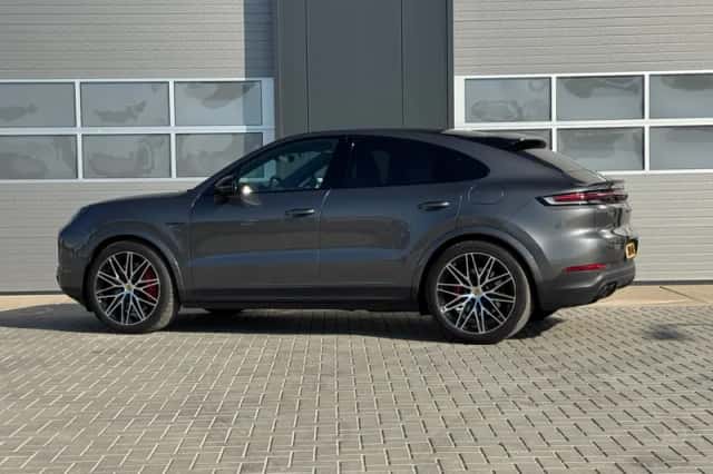 Porsche Cayenne (2024) thumbnail 4