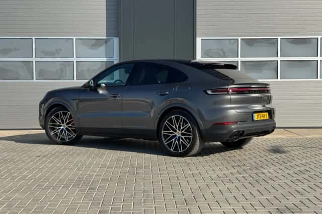 Porsche Cayenne (2024) thumbnail 5