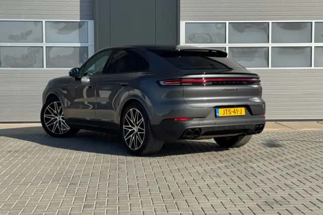 Porsche Cayenne (2024) thumbnail 6