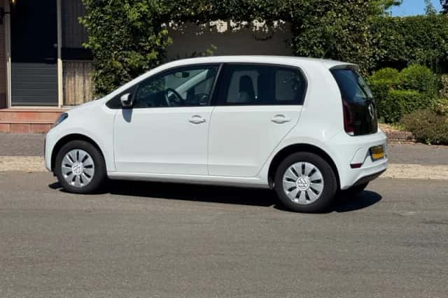 Volkswagen Up (2023) thumbnail 4
