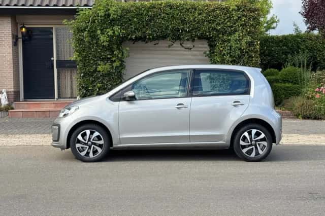 Volkswagen Up (2021) thumbnail 3