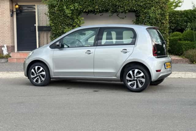 Volkswagen Up (2021) thumbnail 4