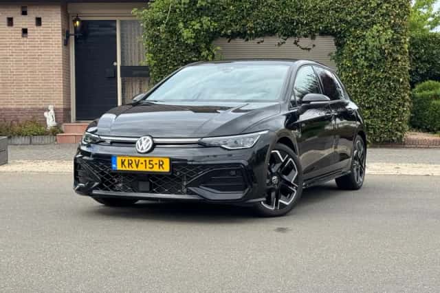 Volkswagen Golf (2024) thumbnail 1