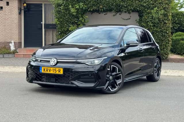 Volkswagen Golf (2024) thumbnail 2