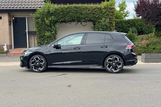 Volkswagen Golf (2024) thumbnail 5