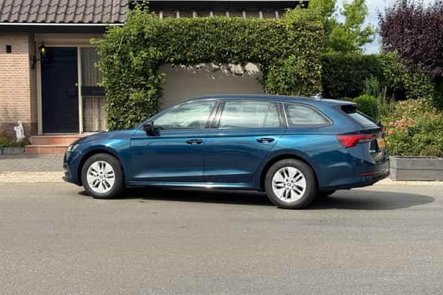 Škoda Octavia (2024) thumbnail 4