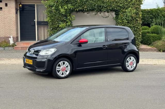 Volkswagen Up (2019) thumbnail 2