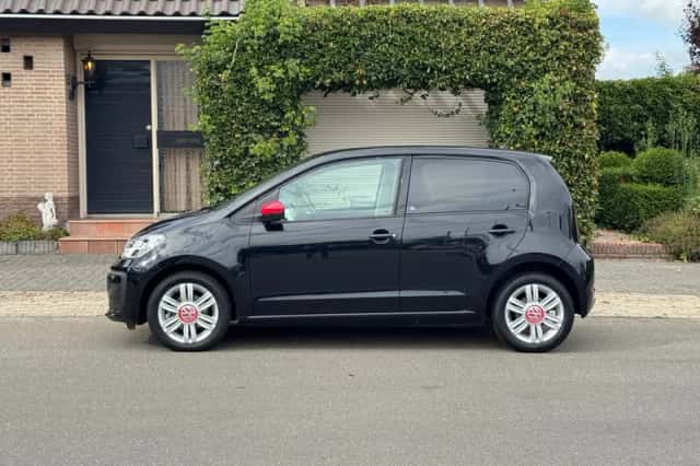 Volkswagen Up (2019) thumbnail 3