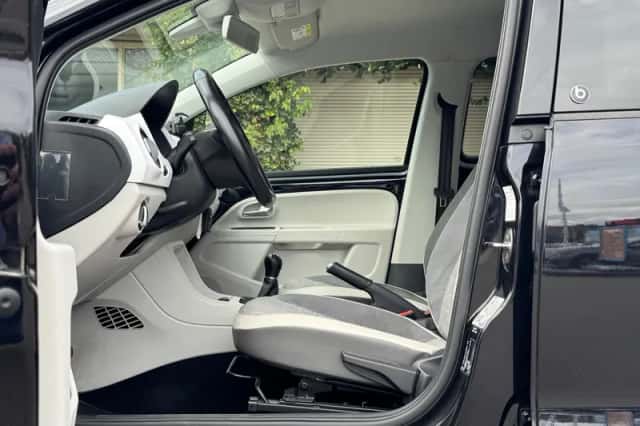 Volkswagen Up (2019) thumbnail 6