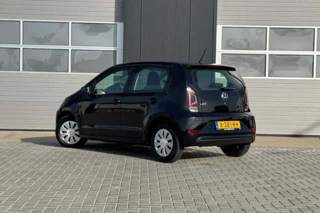 Volkswagen Up! (2024) thumbnail 5