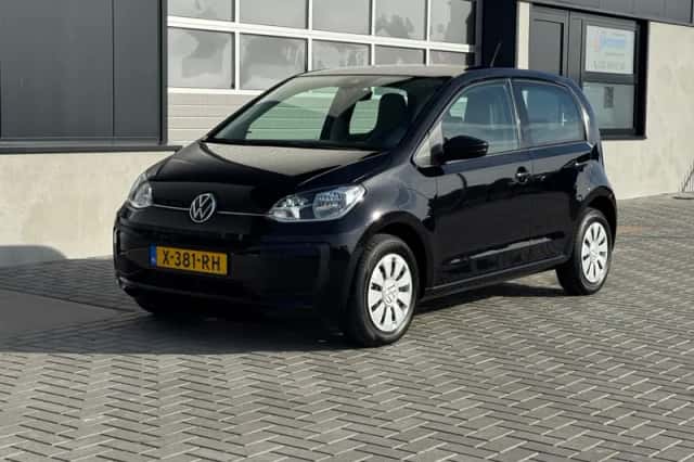 Volkswagen Up! (2024) thumbnail 6