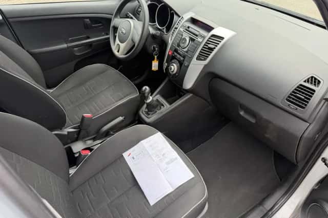 Kia Venga (2010) thumbnail 3