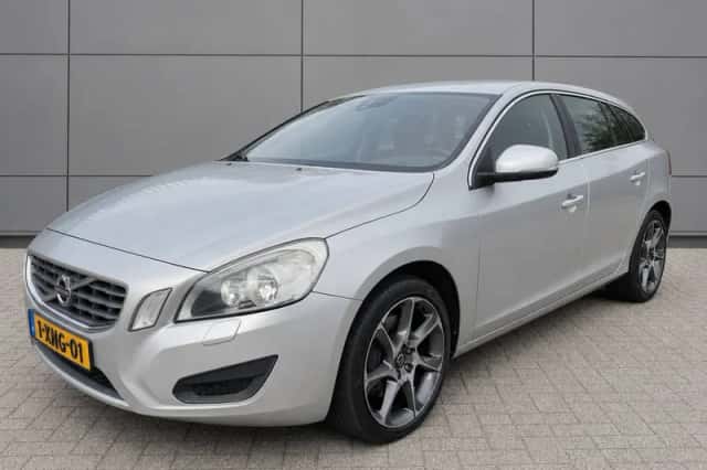 Volvo V60 (2011) thumbnail 1