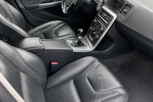 Volvo V60 (2011) thumbnail 3