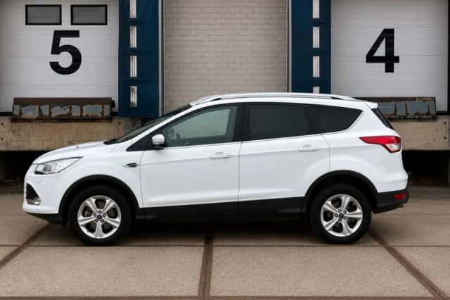 Ford Kuga (2015) thumbnail 4
