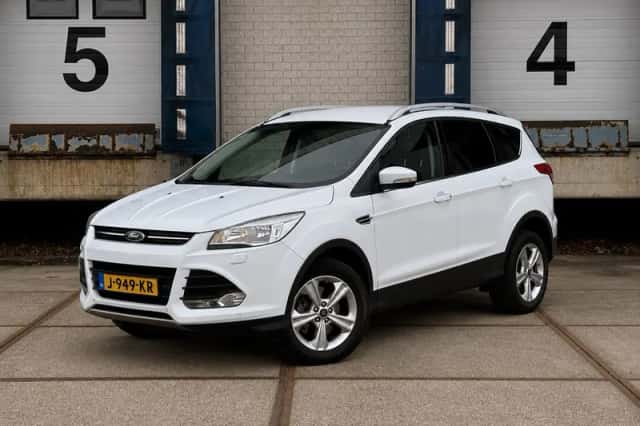 Ford Kuga (2015) thumbnail 5