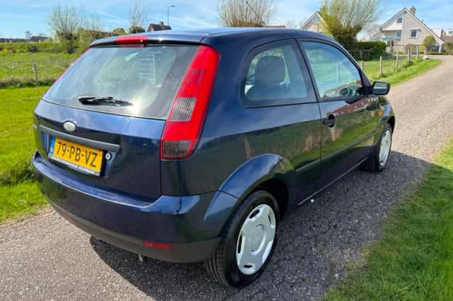 Ford Fiesta (2004) thumbnail 4