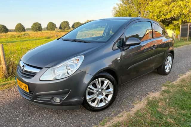 Opel Corsa (2010) thumbnail 1
