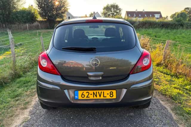 Opel Corsa (2010) thumbnail 5