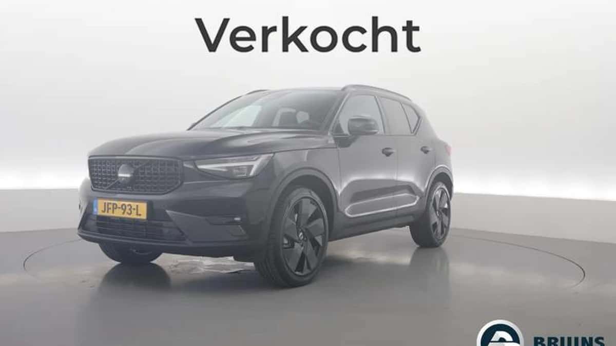 Volvo XC40 (2025) — foto 1