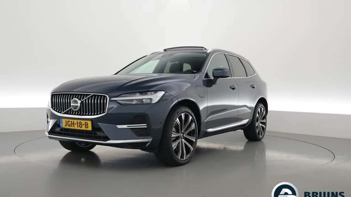 Volvo XC60 (2025) — foto 1