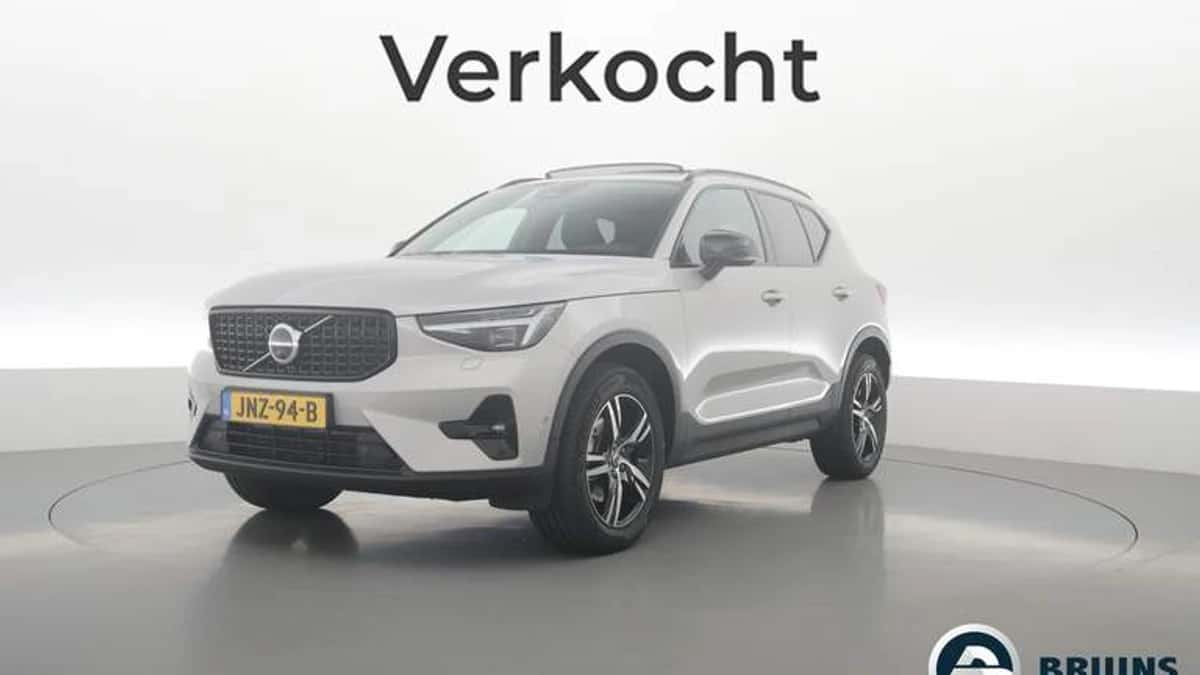 Volvo XC40 (2025) — foto 1