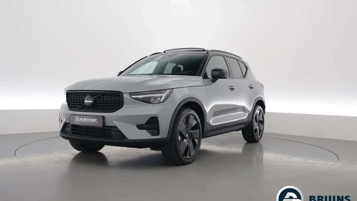 Volvo XC40 (2025) — foto 1