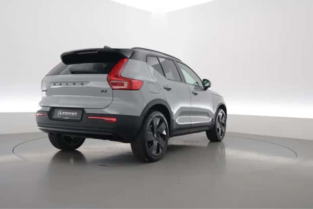 Volvo XC40 (2025) thumbnail 2